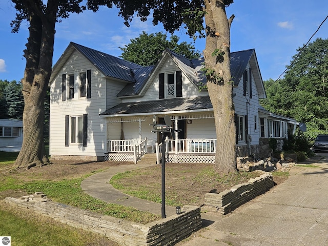 view of front of home with covered porch