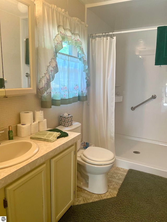 bathroom featuring vanity, a shower with curtain, and toilet