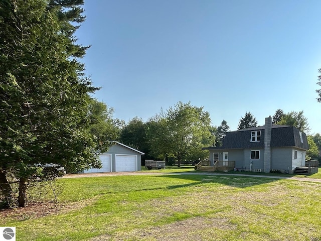 view of yard with an outdoor structure and a garage