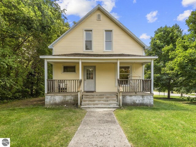 bungalow-style house with a porch and a front lawn