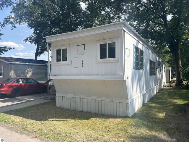 view of front of house with a front yard