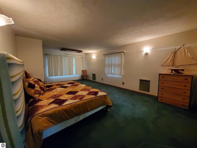 bedroom with carpet flooring