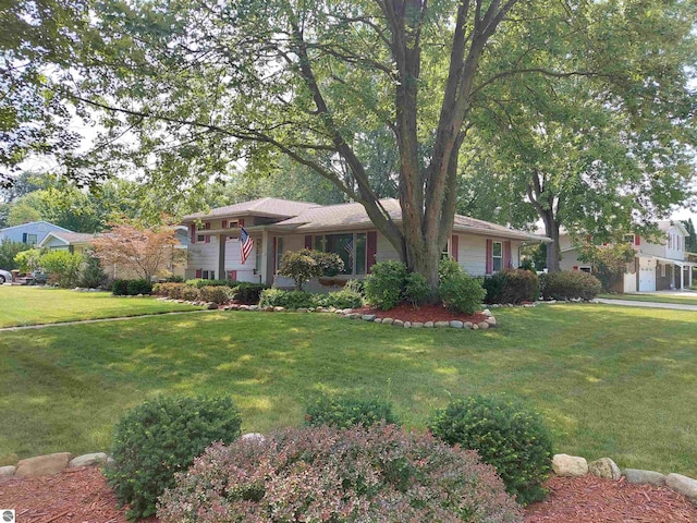 view of front of house featuring a front yard