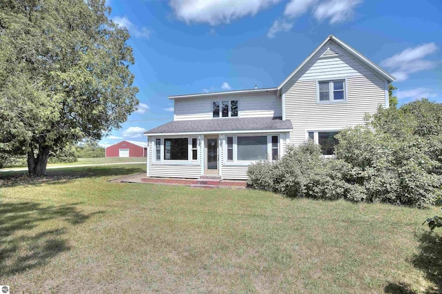 view of front of home featuring a front lawn