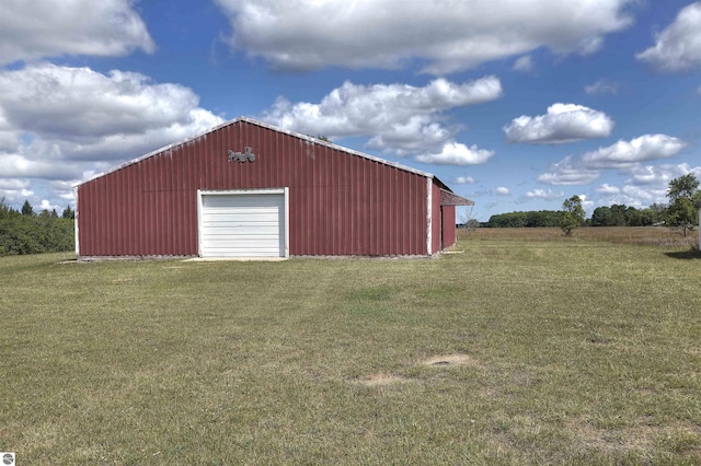 view of outdoor structure with a garage and a yard