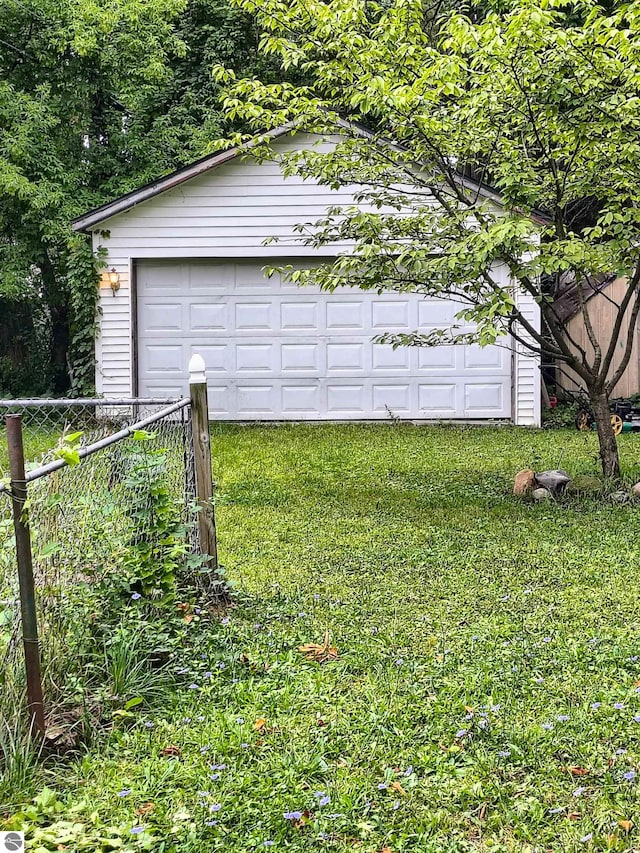 view of yard featuring a garage and an outdoor structure