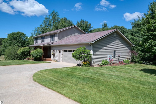 view of front facade featuring a garage and a front yard