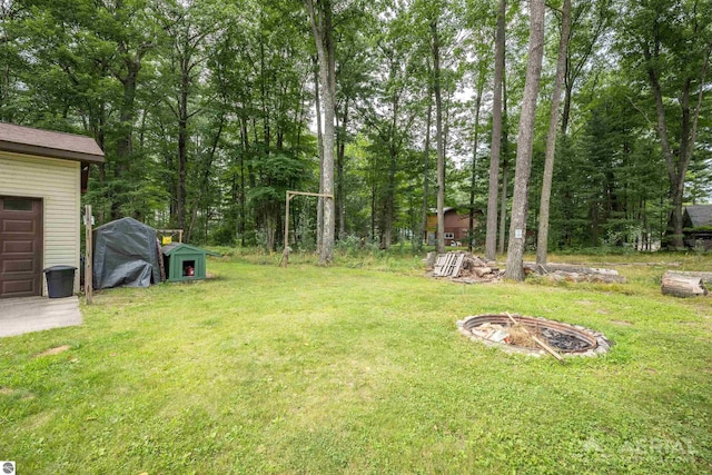 view of yard with a fire pit