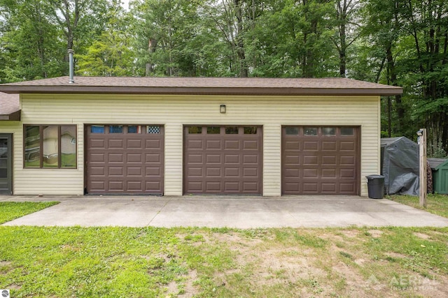 view of detached garage