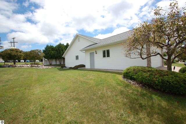 view of yard with a garage