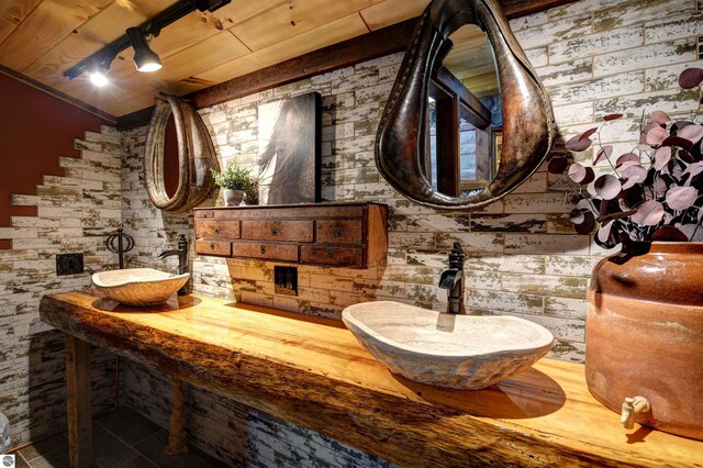 sitting room featuring wood-type flooring and sink