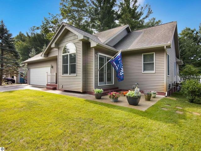 view of front facade with a garage and a front yard