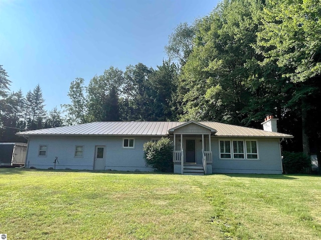 single story home featuring a front yard