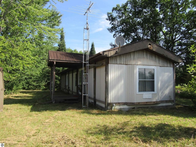 view of side of property with a lawn