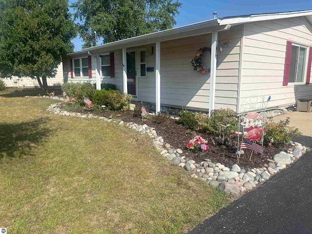 ranch-style home with a front yard