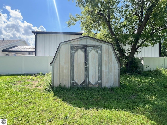 view of outbuilding with a yard