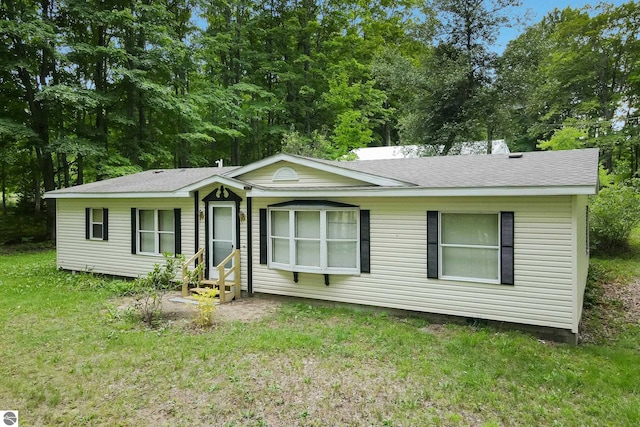 ranch-style house featuring a front lawn