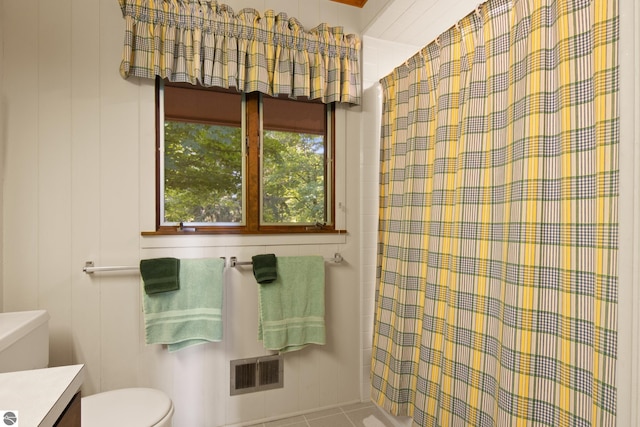 bathroom featuring vanity, a shower with shower curtain, and toilet