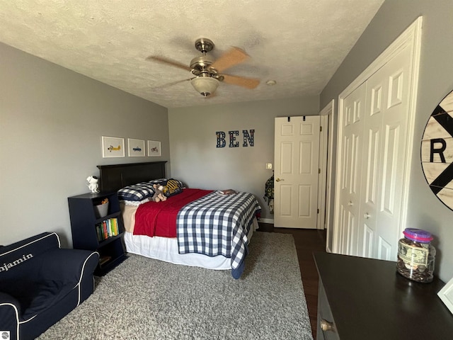 bedroom featuring a textured ceiling, a closet, and ceiling fan