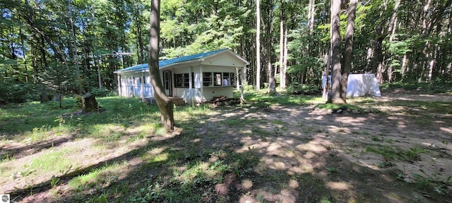 view of yard featuring a view of trees