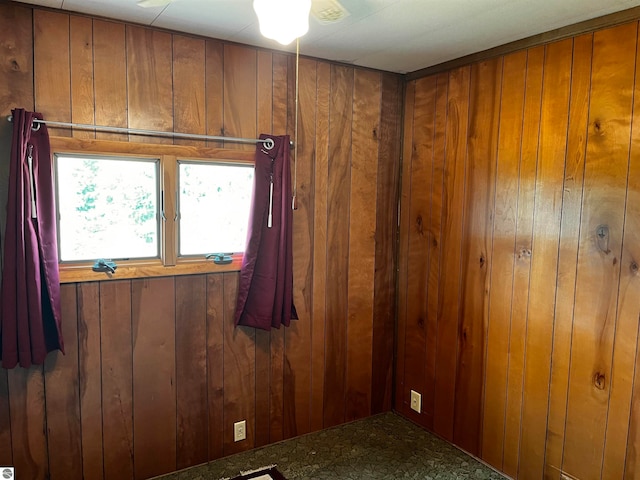 unfurnished room with ceiling fan