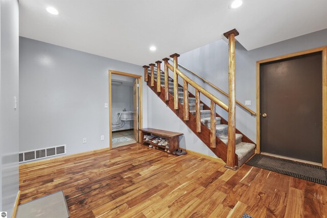 7504 W Dakota Trl, Lake City, MI 49663 - interior space featuring wood finished floors, baseboards, visible vents, and recessed lighting