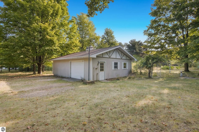 view of detached garage