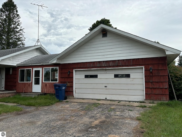 view of front facade with a garage