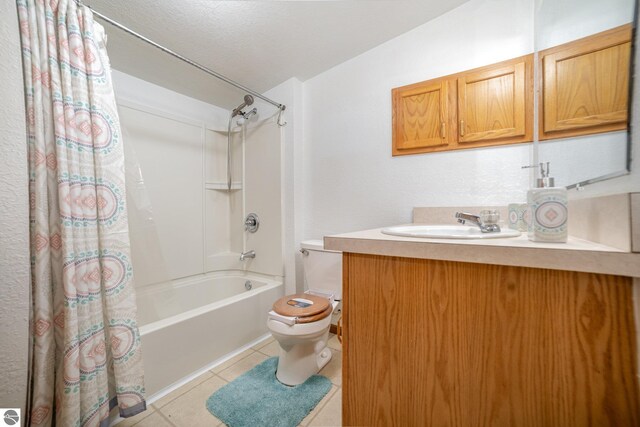 washroom featuring light hardwood / wood-style flooring and washer and clothes dryer