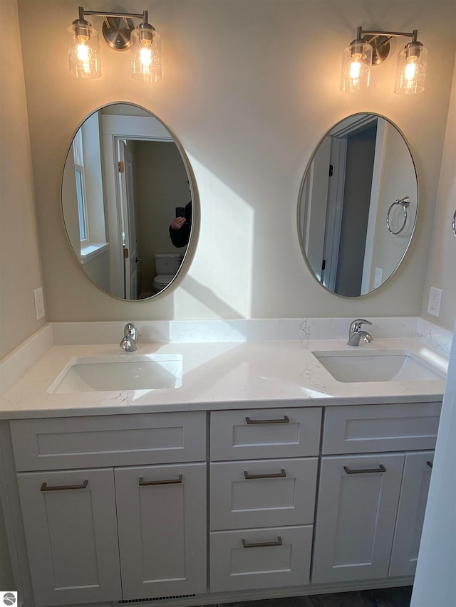 bathroom with vanity