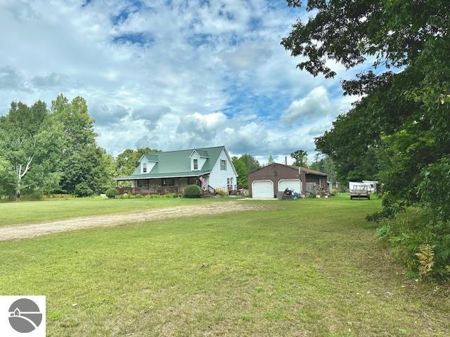 view of yard with an outbuilding and a garage