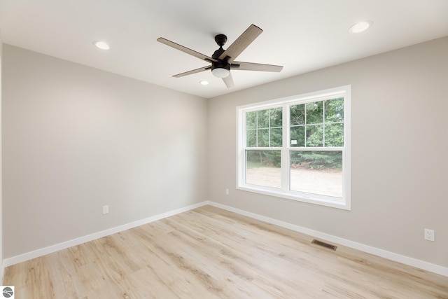 spare room with light wood finished floors, visible vents, baseboards, and recessed lighting