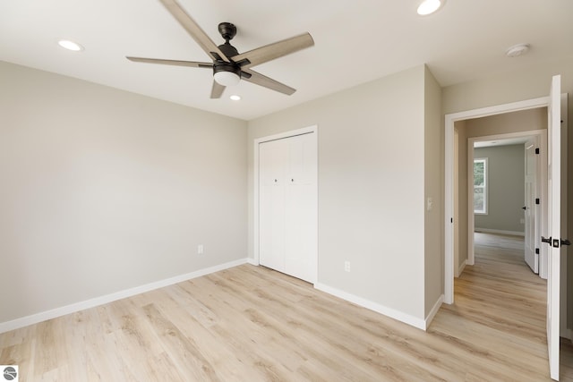 unfurnished bedroom featuring baseboards, a ceiling fan, light wood-type flooring, a closet, and recessed lighting