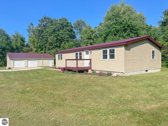 manufactured / mobile home with a garage, a front lawn, and a wooden deck