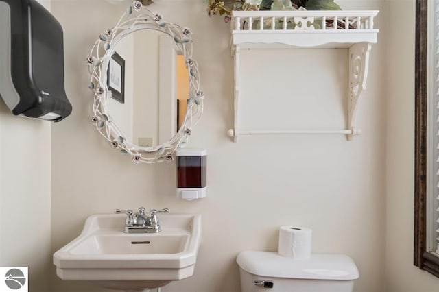 bathroom featuring toilet and sink