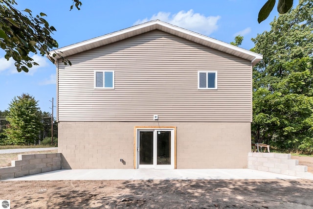 view of side of property featuring a patio