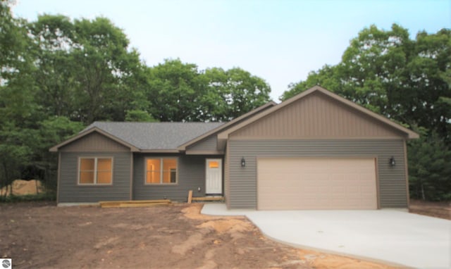 view of front facade with a garage