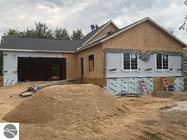 view of front facade featuring a garage