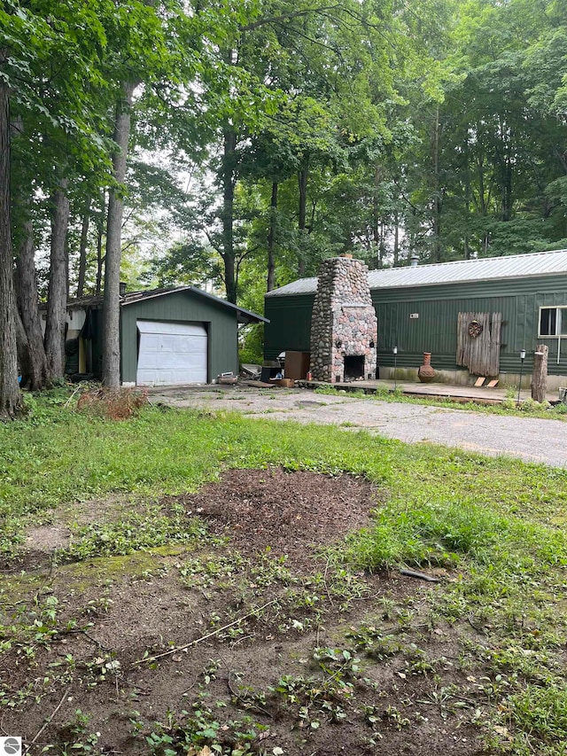 view of front of home featuring an outbuilding and a garage