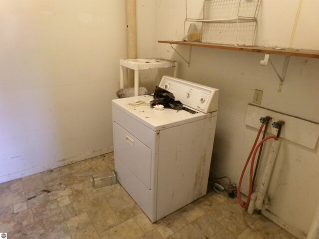 laundry area featuring washer / clothes dryer