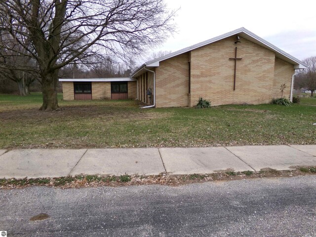 view of front of home with a front yard