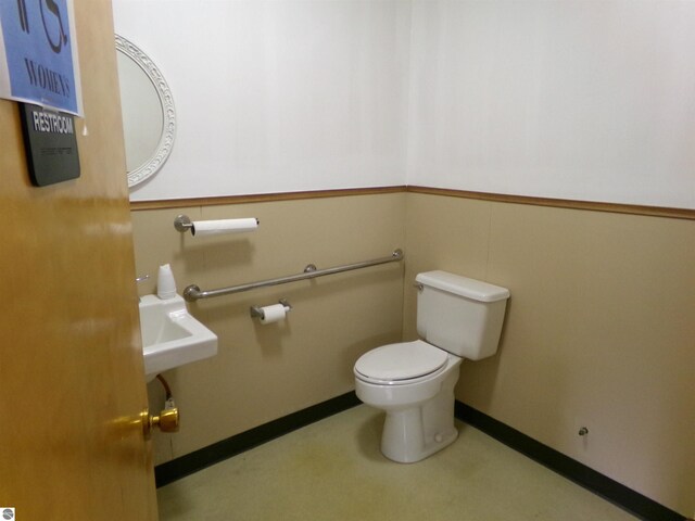 bathroom featuring toilet