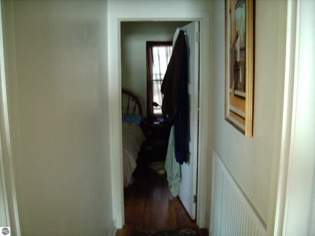 413 N Fancher St, Mount Pleasant, MI 48858 - corridor featuring visible vents and wood finished floors