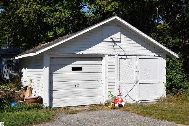 413 N Fancher St, Mount Pleasant, MI 48858 - view of detached garage