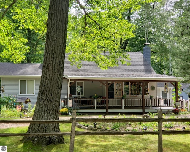 view of front facade with a front lawn and a porch