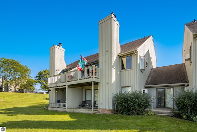 rear view of house featuring a lawn