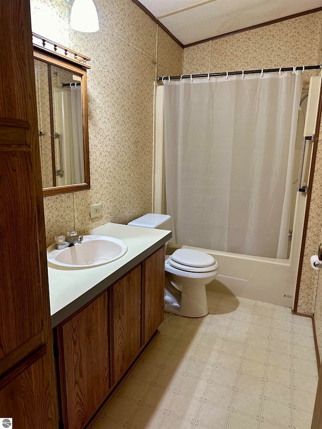 full bathroom featuring shower / bath combo with shower curtain, vanity, and toilet