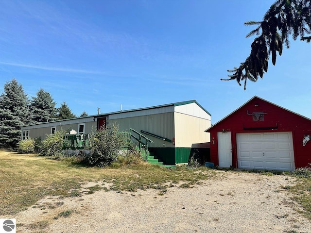 view of front facade with an outdoor structure and a garage