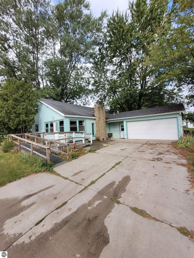 view of front of property featuring a garage