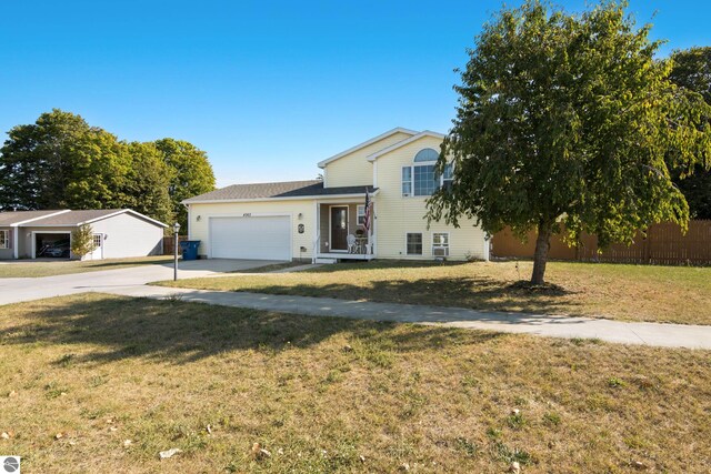 view of front of property featuring a front yard and a garage